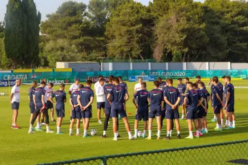 Dalić ne može izvesti isti sastav kao protiv Škotske, ali s jednim igračem može iznenaditi Španjolce