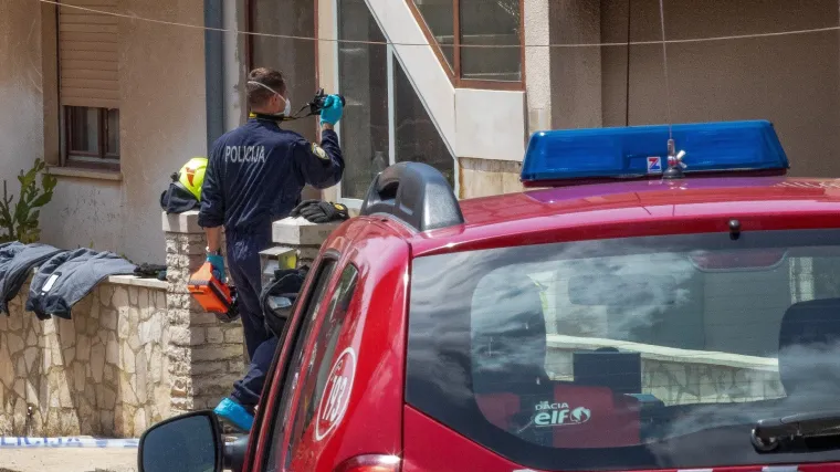 Grunulo u garaži, a požar se pro&scaron;irio i na kuću: Na terenu su četiri vatrogasna vozila