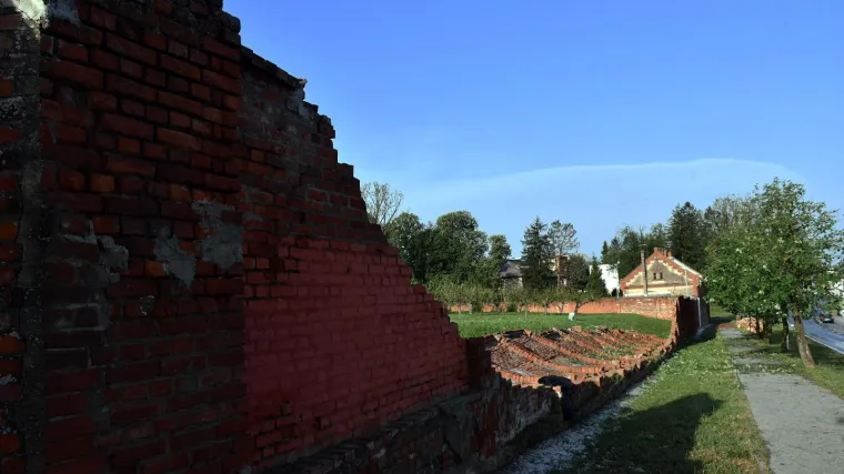 Nevrijeme sinoć sru&scaron;ilo debeli zid pože&scaron;kog zatvora