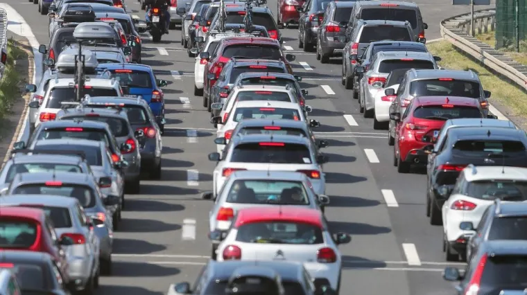 HAK upozorava: Večeras je pojačan promet u smjeru unutra&scaron;njosti, stvaraju se zastoji i kolone