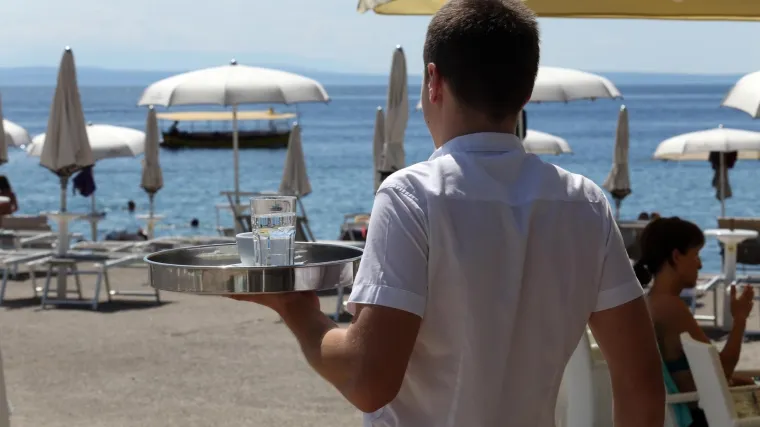 Očajni ugostitelj iz Pule: 'Dajem tisuću kuna onome tko mi pronađe konobara!'