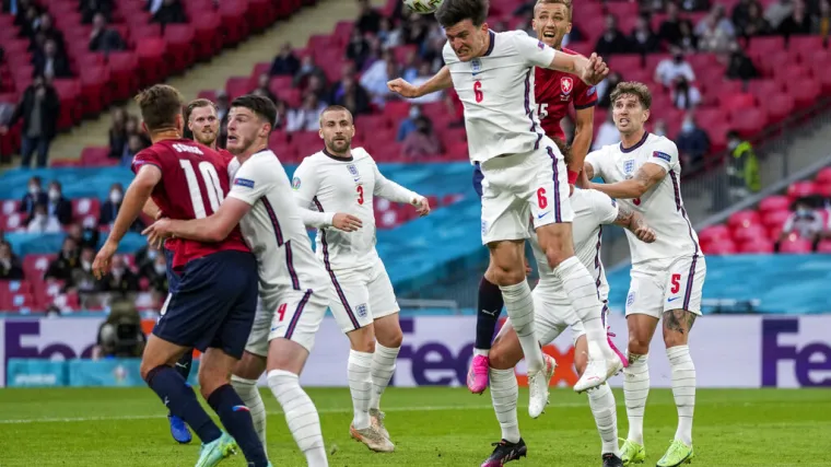 Alarmiraju UEFA-u: 'Riskirate priključiti pandemiju na turbo pogon. Ne igrajte se s osminom finala EP-a!'