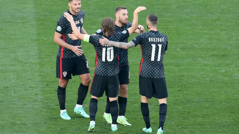 Internet gori nakon Pašalićevog pogotka, reakcije stižu iz cijelog svijeta, pogledajte ih