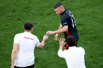 Za nepovjerovati je što je Rebić radio dok smo primali pogodak i tako nas ostavio s igračem manje