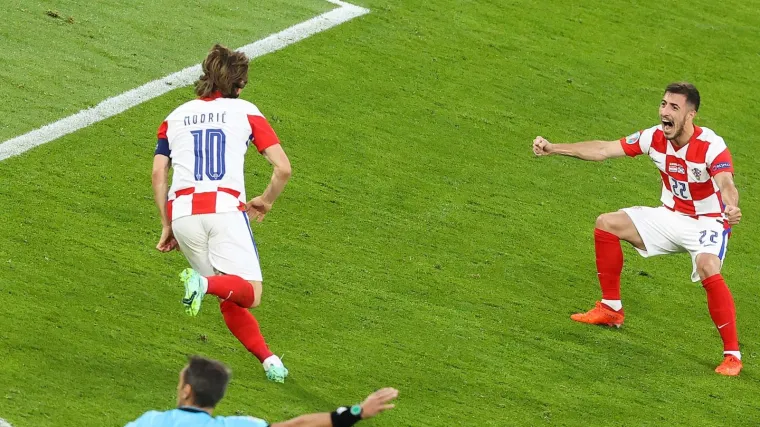 Luka Modrić i munje na Parkenu u prvom su planu