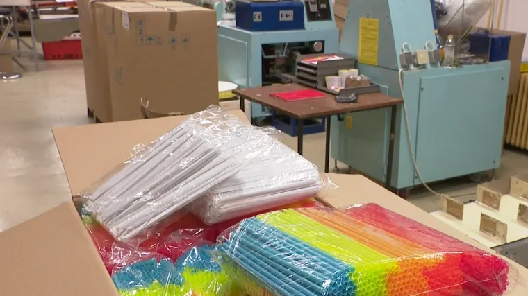 Može li Europa bez plastike? U subotu Unija posve zabranjuje plastične slamke i jednokratni pribor za jelo