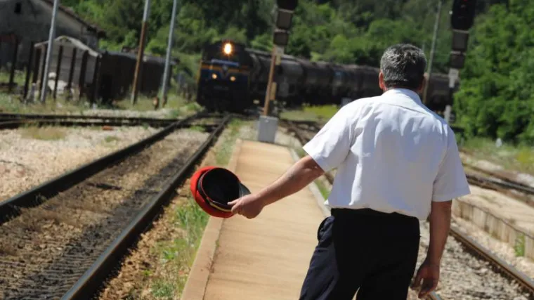 Za&scaron;to vlak Osijek - Beli Manastir već danima kasni 20-ak minuta i to samo u jutarnjim satima?