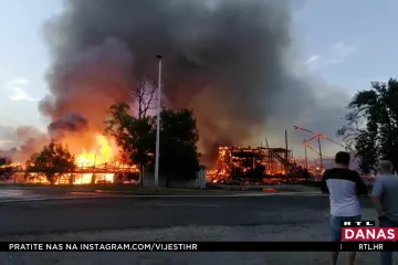 Vatrena stihija u Čakovcu! Trojica vatrogasaca ozlijeđena, njihova vozila topila paklena vrućina - gorjele azbestne ploče. Je li zrak zatrovan?