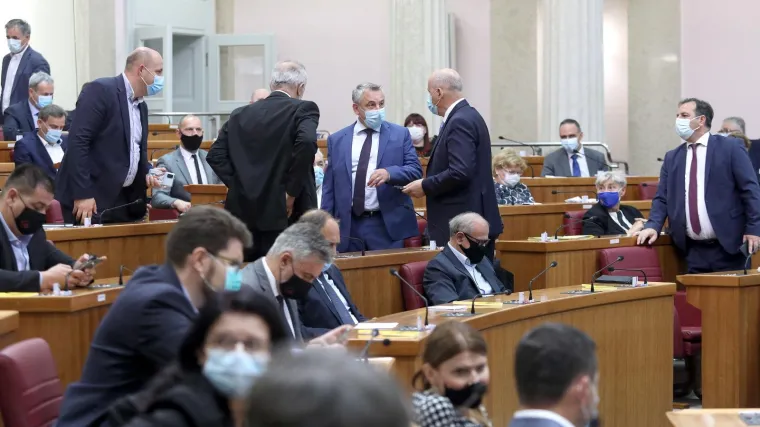 Izmjene Kaznenog zakona: Evo koje su kazne za osvetničku pornografiju