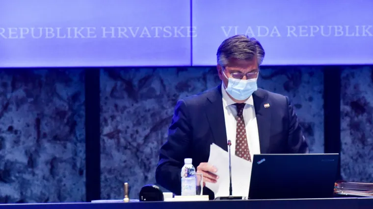 Plenković: 'Nije dobro da imamo vi&scaron;e novih žari&scaron;ta'; Komentirao i uhićenja u Zagrebu: 'Bez obzira &scaron;to &scaron;arlatani sumnjaju u tajming...'