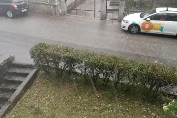 Snažna tuča zasula dijelove Rijeke! Ima komada velikih poput teniske loptice, zatvarajte sve!