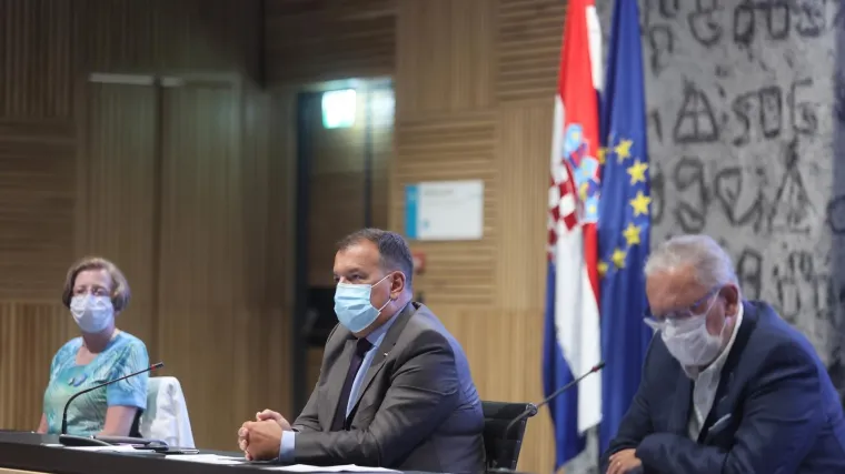 VIDEO Markotić: 'Ne budite kukavice i ispružite rame za dva mala uboda'. Donesena nova odluka vezana za maske