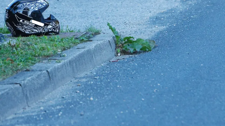 Prometna nesreća kod Vrbovca: Automobil je vozaču motora uzeo prednost, 25-godi&scaron;nji motociklist je poginuo