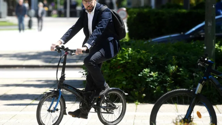 Kako 'dela' novi &scaron;ef: Otpisao aute, doveo menadžere, najavio rezove, a staroj mreži uveo strogo pravilo