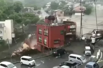 Obilne kiše pokrenule ogromna klizišta! 20 ljudi nestalo, dvoje poginulo: 'Čulo se kao da je pao avion'