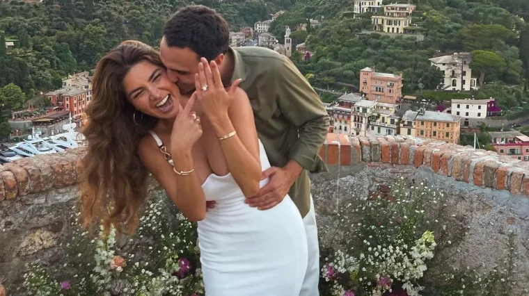 Objavila snimku zaruka pa navukla srdžbu interneta - a sve zbog jednog detalja: 'Zar nemaš nimalo samopoštovanja?'