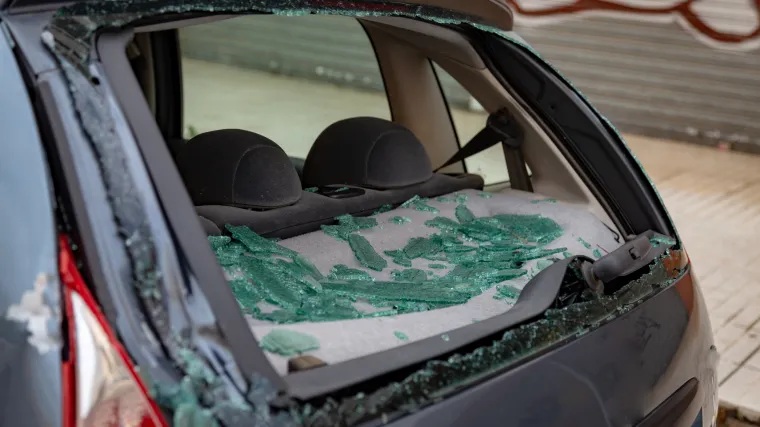 Na automobilu sa ZG tablicama razbili mu staklo u Splitu: 'Trebam li skinuti tablice idući put kad dođem tu?'