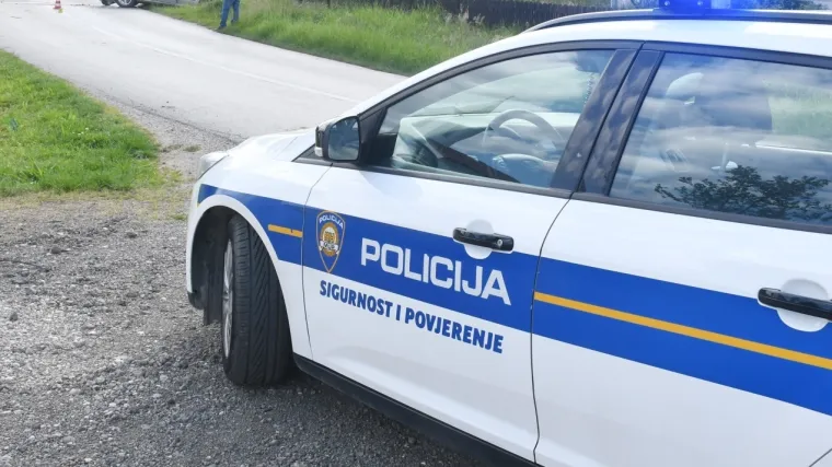 Te&scaron;ka prometna nesreća kod Siska: Jedna osoba je poginula