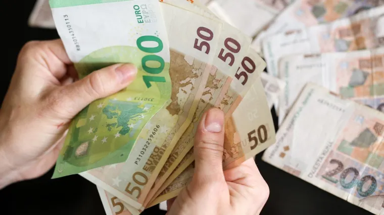 Pulska mjenjačnica 'oženila' turiste za 420 kuna: Za 300 eura dobili  samo 1821 kunu