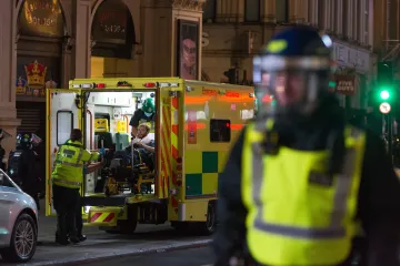 Letjele su boce, petarde, sve što im se našlo pri ruci: Samo obratite pozornost na tipa u Hitnoj pomoći, toliko je bilo brutalno