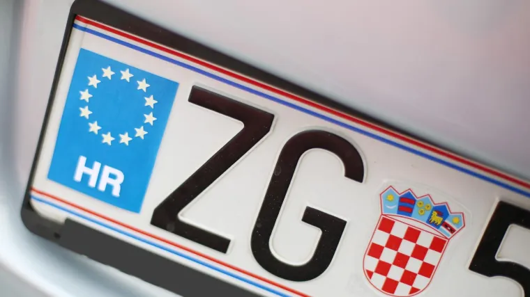 Nagađalo se da je auto o&scaron;tećen u Splitu zbog zagrebačkih tablica, no sada su se javili 'pravi krivci'