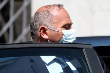 Svim silama se bori osporiti odluku Nadzornog odbora, zakon mu daje za pravo