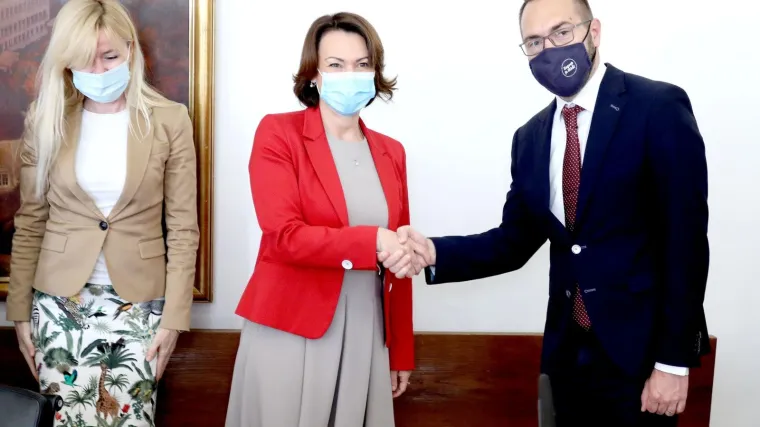 Toma&scaron;ević objavio zapisnik o primopredaji vlasti: Ima gotovo 2000 stranica