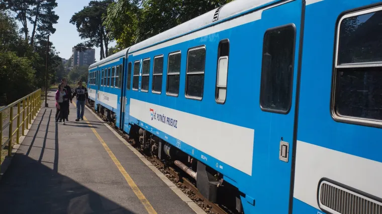 Ispovijest putnika: Vlak iz Osijeka za Zagreb putovao je &scaron;est sati bez klime na skoro 40 stupnjeva