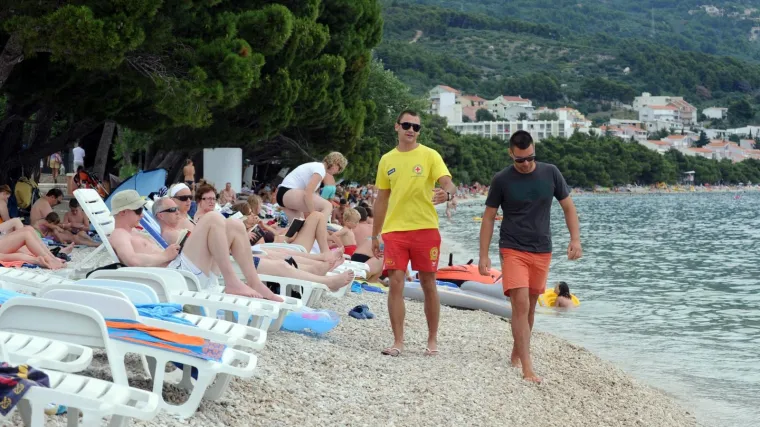 Tako je 'gospodin' počastio turiste koji su mu pomaknuli praznu ležaljku: 'Da vidim hoće&scaron; imat m**a to i sutra napraviti'