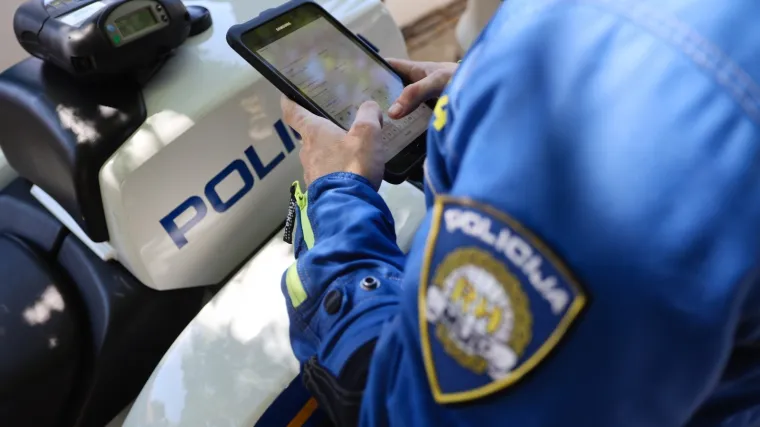 Slavio pobjedu Hrvatske nad &Scaron;kotskom i Britanki zapalio auto. &Scaron;teta? Oko 90 tisuća kuna