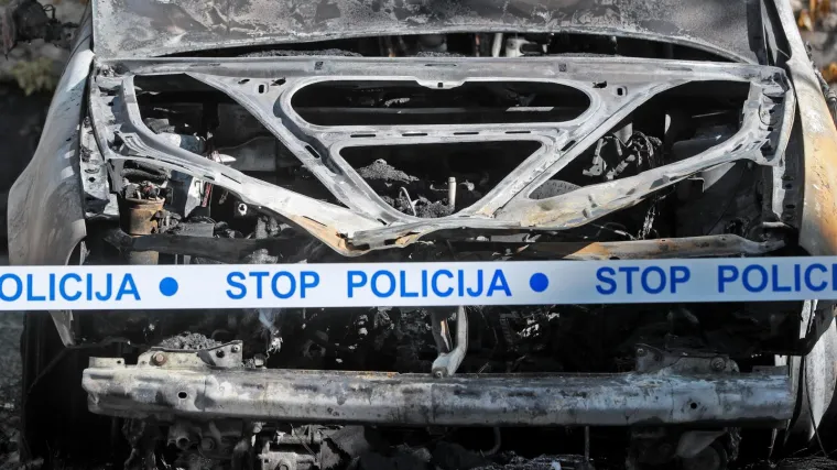 Noćas u Splitu buknuo požar: Zapalila su se dva automobila