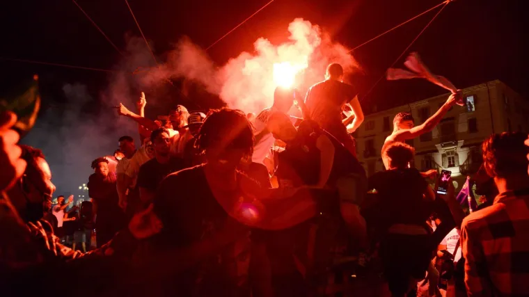 Niz tragedija zbog proslave naslova prvaka Europe. Jedan mladić poginuo, drugi je smaknut nasred ulice, te&scaron;ko stradalo i dijete