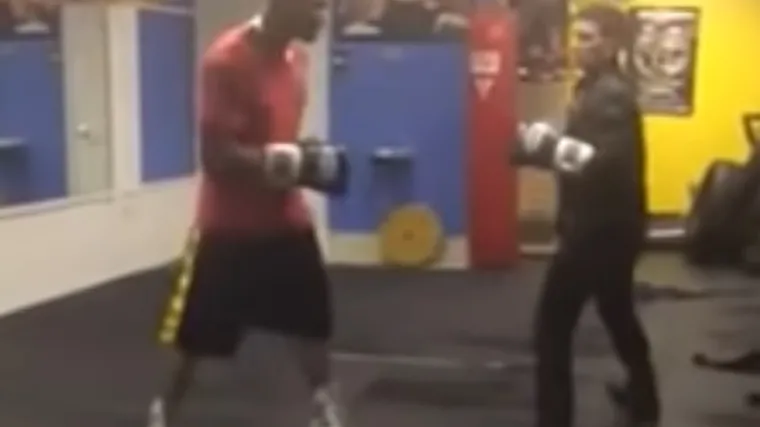 Koliko bolestan u glavu može&scaron; biti i napraviti ovako ne&scaron;to? 'Ne može&scaron; samo tako bahato ući u dvoranu i držati lekcije. Reci &scaron;to želi&scaron;?'