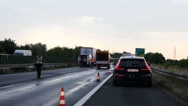 Nesreća na zagrebačkoj obilaznici: U sudaru osobnog i teretnog vozila jedna osoba poginula, dvije ozlijeđene. Vozi se u koloni