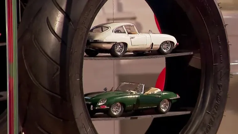 U Etnografskom muzeju otvorena je izložba legendarnih automobila 20. stoljeća, a može se pronaći i maketa Nevere