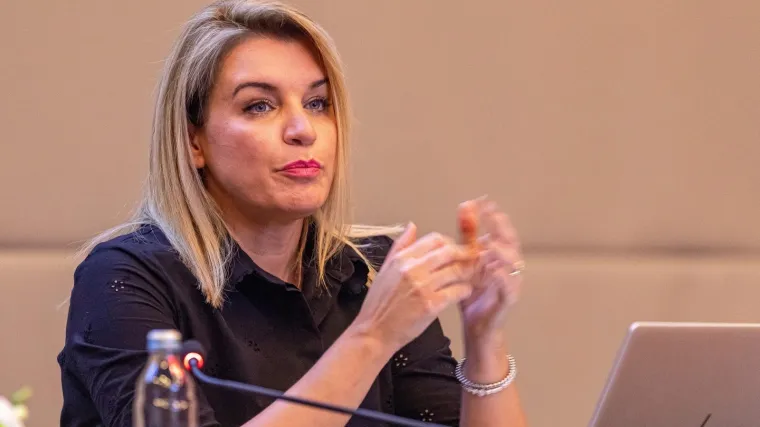 Hrvatska obala vi&scaron;e nije zelena! Ministrica Brnjac apelira: 'Budite ozbiljni. Vidjeli smo &scaron;to se dogodilo Zadru...'