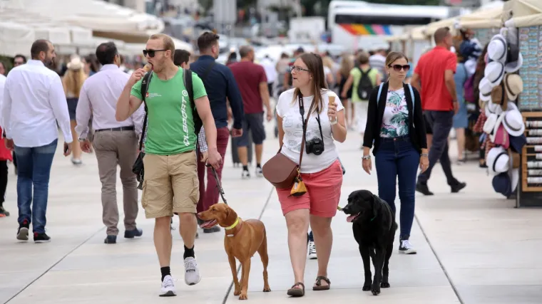 Jo&scaron; jedna županija traži strože mjere: Odgodite sve manifestacije gdje nije moguće provesti kontrolu ljudi!