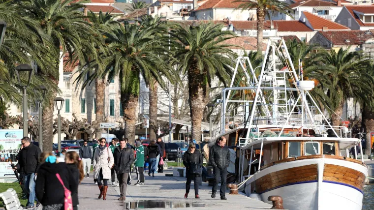 Zbog odluke Stožera: Grad Makarska odgađa koncerte na Kačićevom trgu, oglasio se i gradnoačelnik
