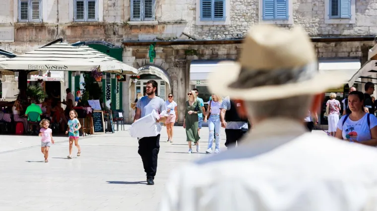 Znak za uzbunu u jednoj županiji? 'Dvije cijele obitelji zarazili su mladi koji izlaze i druže se, nisu cijepljeni...'