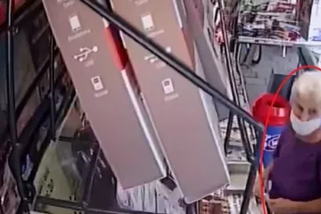 Prepoznajte li gospođu s fotografija? Policija ju dovodi u vezu s krađom u Karlovcu