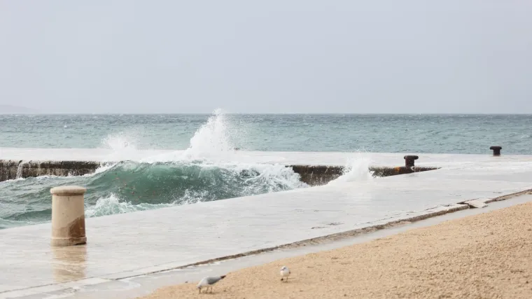 Za vikend ki&scaron;a s pljuskovima i jakom burom i tramuntanom: Smirenje stiže u utorak