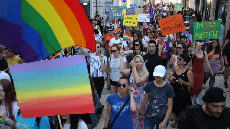 Pro&scaron;lo je deset godina od prve Povorke ponosa u Splitu. Sudionici su i danas izloženi nasilju, uvredama i prijetnjama