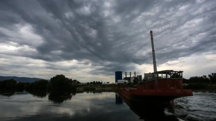 FOTO Uspje&scaron;no odsukan brod na Savi u Zagrebu