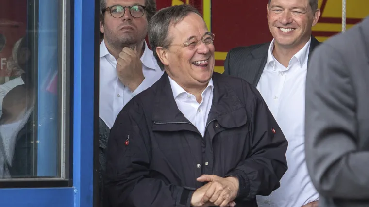 Kancelarski kandidat se ispričao zbog smijanja na poplavljenim područjima: 'To je bilo neprimjereno'