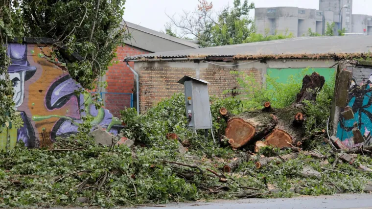 FOTO Jo&scaron; su vidljive &scaron;tete koje je napravilo olujno nevrijeme koje je za vikend pogodilo Osijek