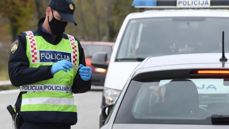 Vozačica u Novoj Gradiški usred dana napuhala 3,77 promila! Umalo se zabila u policijsku očevidnu ekipu