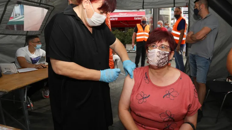 Svađa liječničkih udruga oko cjepiva protiv korone: 'Nevjerojatno je da im je obilje znanstvenih i stručnih dokaza uspjelo promaknuti'