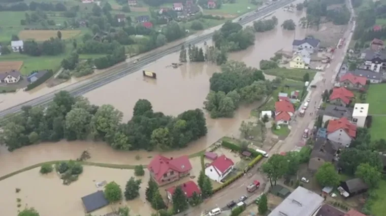Poplave u EU-u: Poljakinja bježala kroz prozor, Nijemac priča s ljudima 'da ne poludi', Rumunj samo kaže 'apokalipsa'