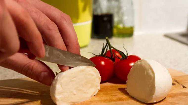 Juneći odresci s mozzarellom i pr&scaron;utom