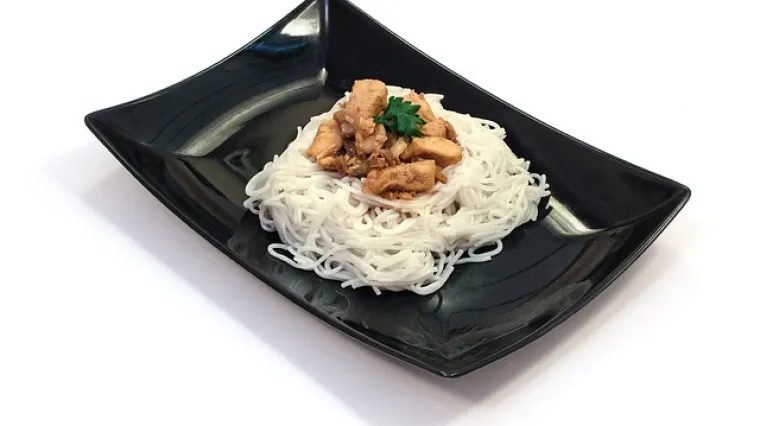 Junetina s rižinim rezancima